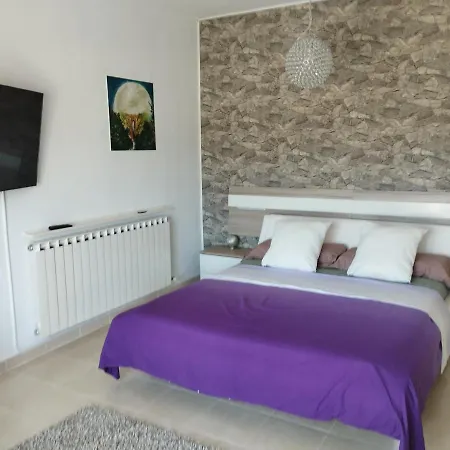 Atico Rilque, Independientes Con Jacuzzi Privado Y Terraza En *
