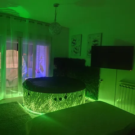 ático Rilque, Independientes Con Jacuzzi Privado Y Terraza En Apartamento *