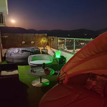 ático Rilque, Independientes Con Jacuzzi Privado Y Terraza En