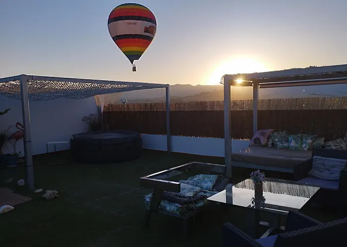 Atico Rilque, Independientes Con Jacuzzi Privado Y Terraza En