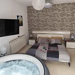 Atico Rilque, Independientes Con Jacuzzi Privado Y Terraza En روندا